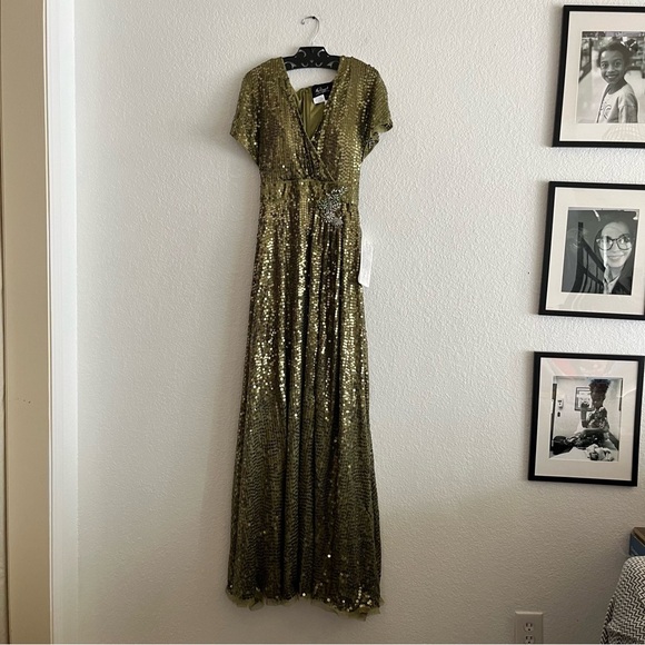 Mac Duggal Sequined Butterfly Sleeve Wrap Over A Line Gown 10773 Size 6 NWT - Picture 4 of 9